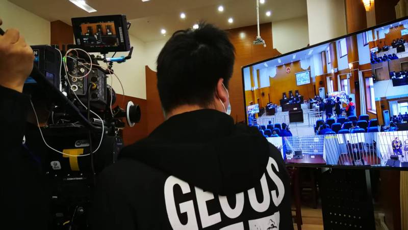 AI生成VS人工创意——惠山区广告片拍摄公司的技术浪漫主义实践